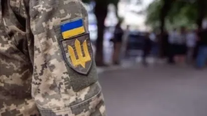 У Хмельницькому двоє чоловіків побили співробітника ТЦК - фото