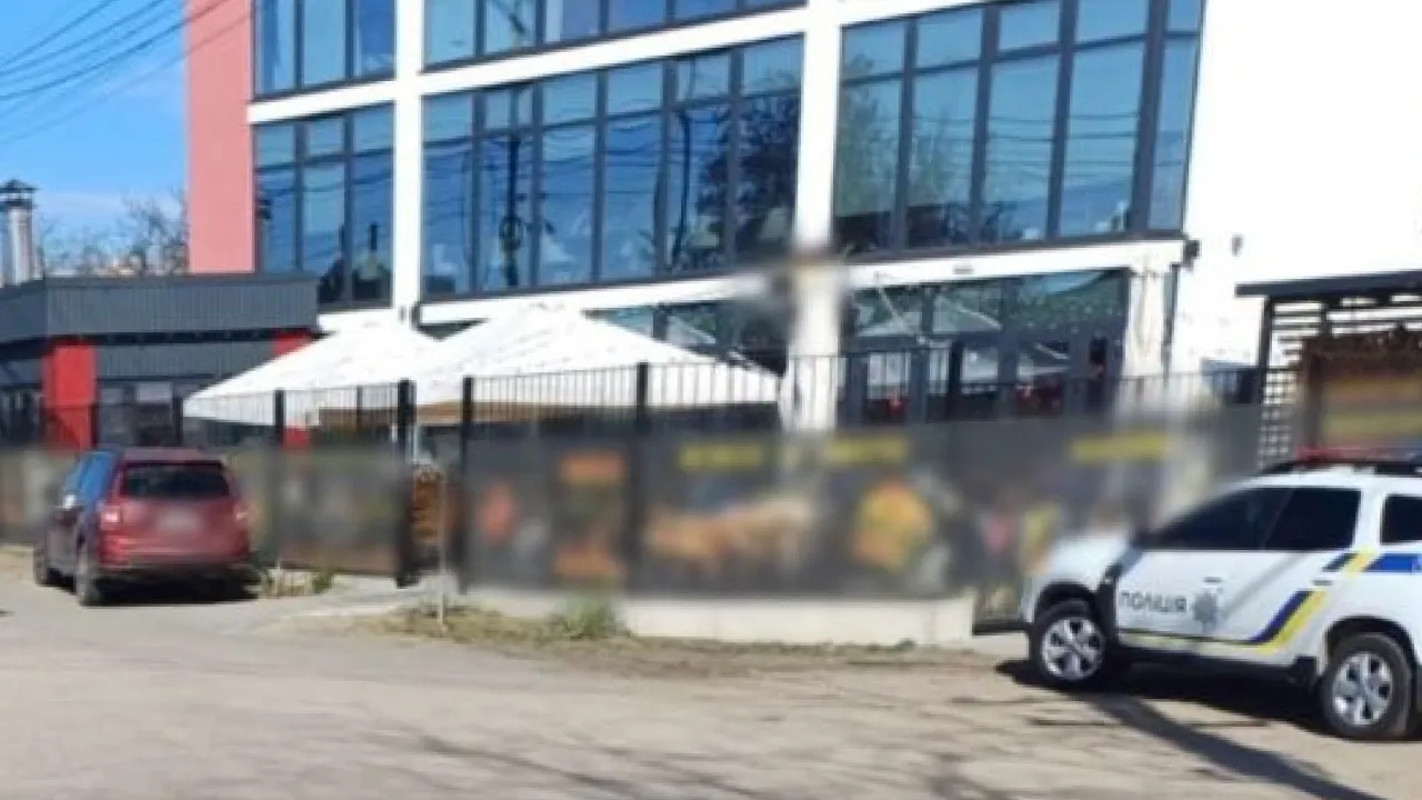 Травма голови та перелом ноги: на Одещині іномарка переїхала жінку на тротуарі 