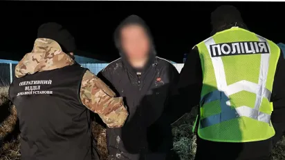 Перекидав наркотики через паркан колонії: на Житомирщині затримали наркодилера - фото