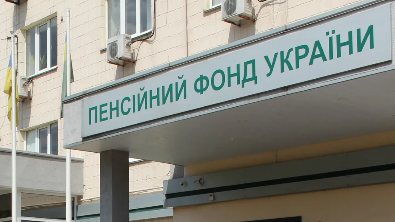 В Україні на 3,7 тисячі гривень зросла середня зарплата для розрахунку пенсій 
