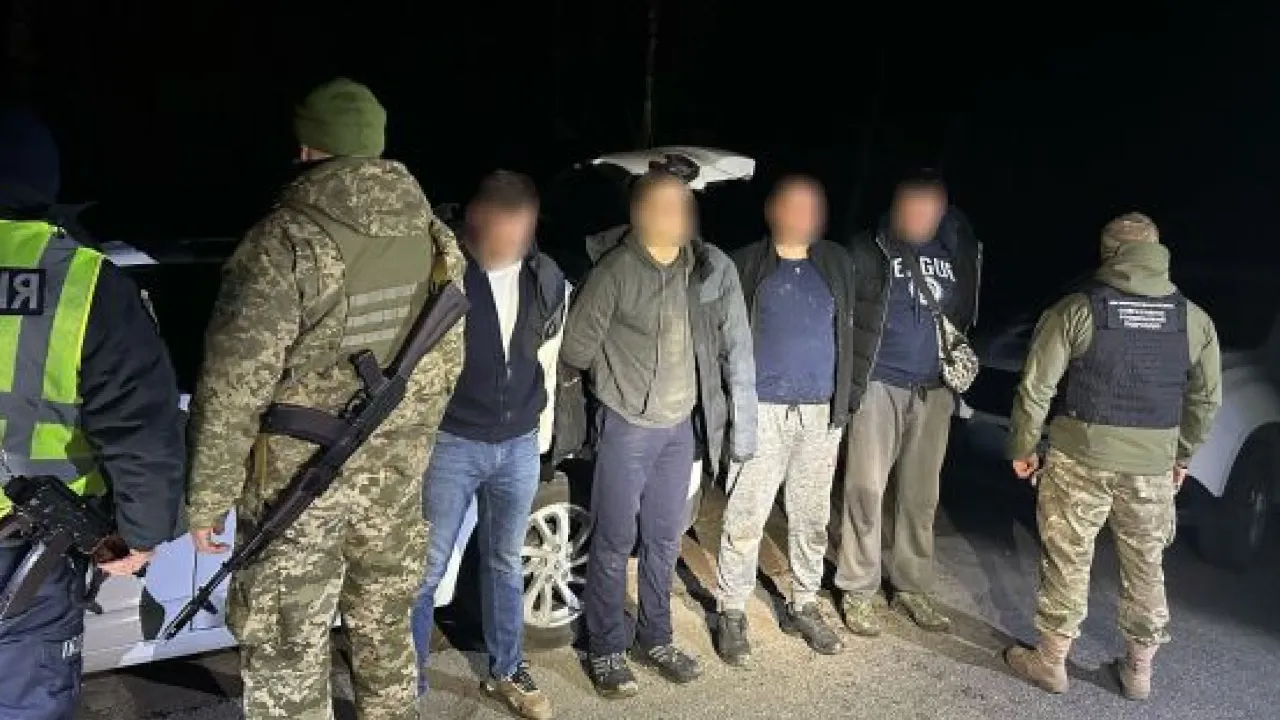 На Житомирщині прикордонники затримали чоловіка, який допомагав чоловікам втікати за кордон 