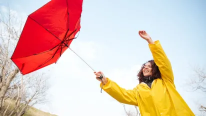 Укргідрометцентр оголосив І рівень небезпеки: негода охопить майже всю країну  - фото