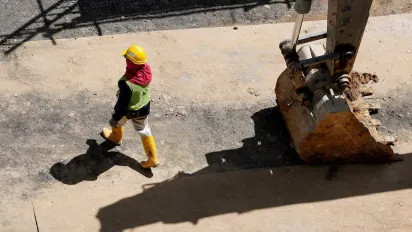 Чи влаштовують українців їхні заробітки у Польщі – результати опитування - фото