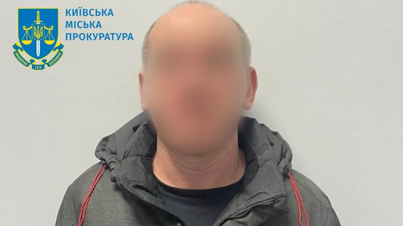 У Києві чоловік запросив додому двох неповнолітніх хлопців та зґвалтував 