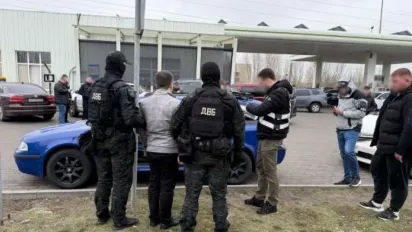 Махінація з водійськими правами: на Київщині затримали адміністратора сервісного центру - фото