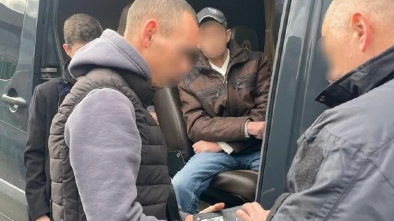 На Закарпатті затримали чоловіка, який намагався виїхати за кордон за підробленими документами 