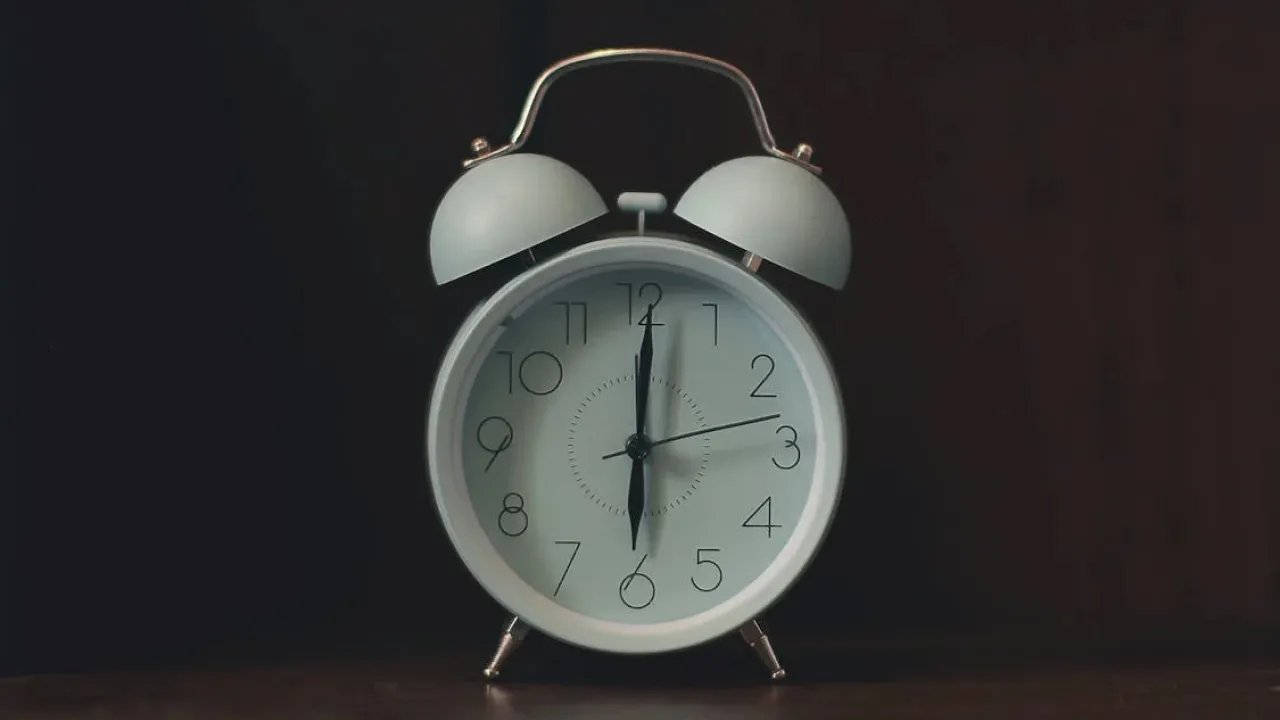 Чи переводитимуть годинник в березні 2025 року? Зеленський прийняв остаточне рішення. 