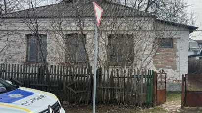 На Черкащині під час застілля вітчим побив пасинка битою - фото