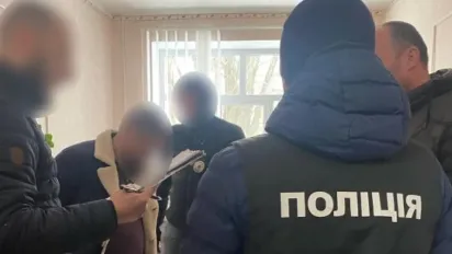 Хабар за статус придатності до служби в забезпеченні: на Сумщині затримали члена ВЛК - фото