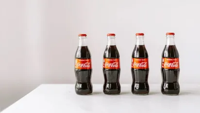 Світ може лишитися без Coca-Cola, цукерок та йогуртів через війну в одній країні - фото
