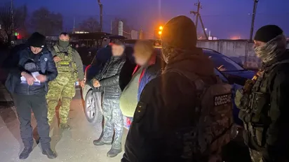 У Хмельницькому псевдоволонтери продавали гуманітарні автівки для ЗСУ - фото