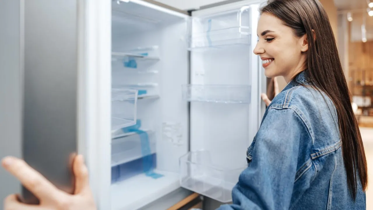 Як прибрати неприємний запах у холодильнику: елементарний лайфхак з 1 засобом 