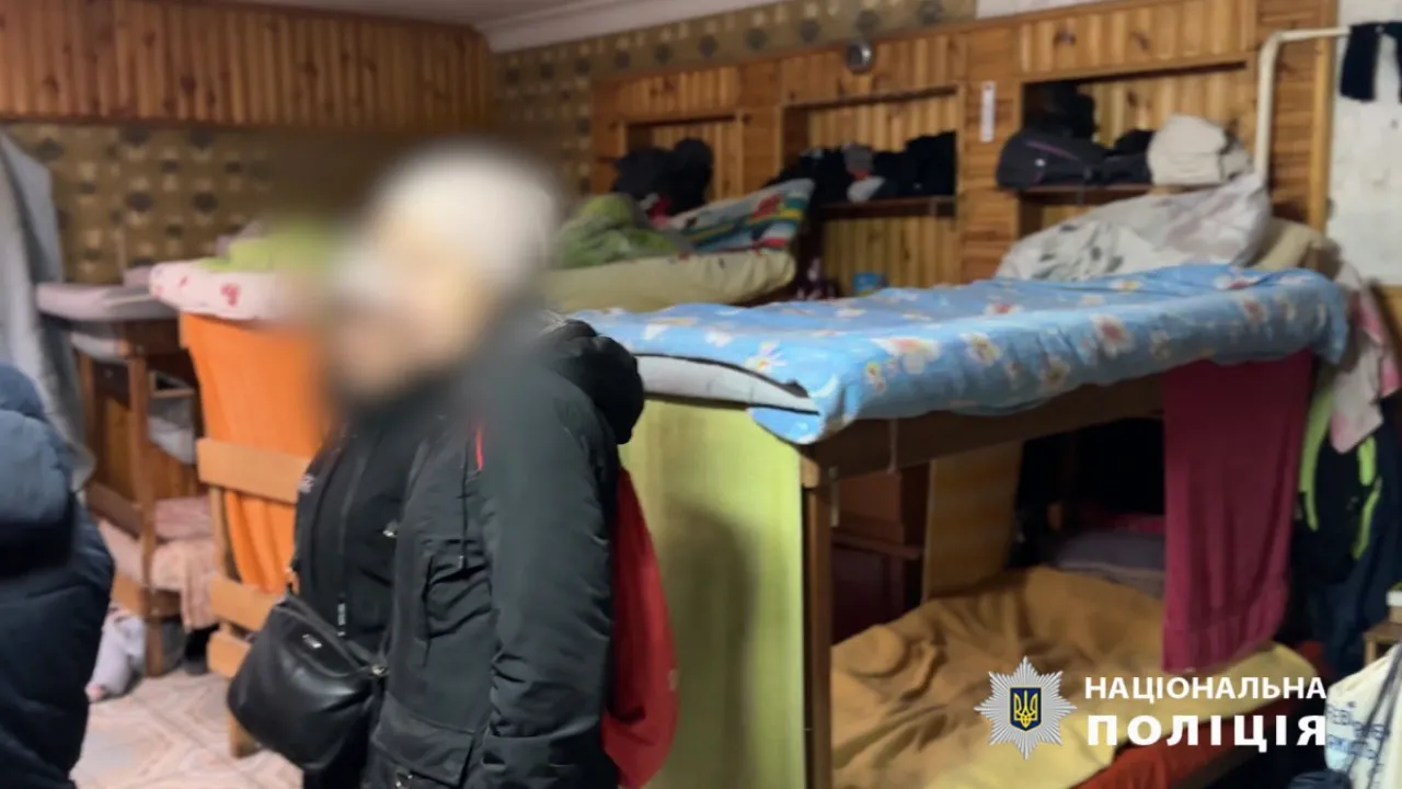 На Київщині банда утримувала 31 людину "в рабстві" під виглядом "реабілітації" 