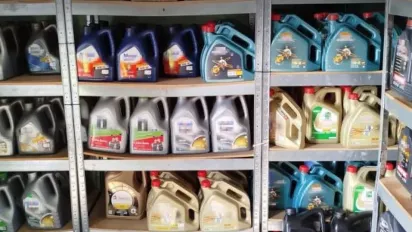 На Київщині накрили масштабне виробництво підробних моторних олив відомих брендів - фото