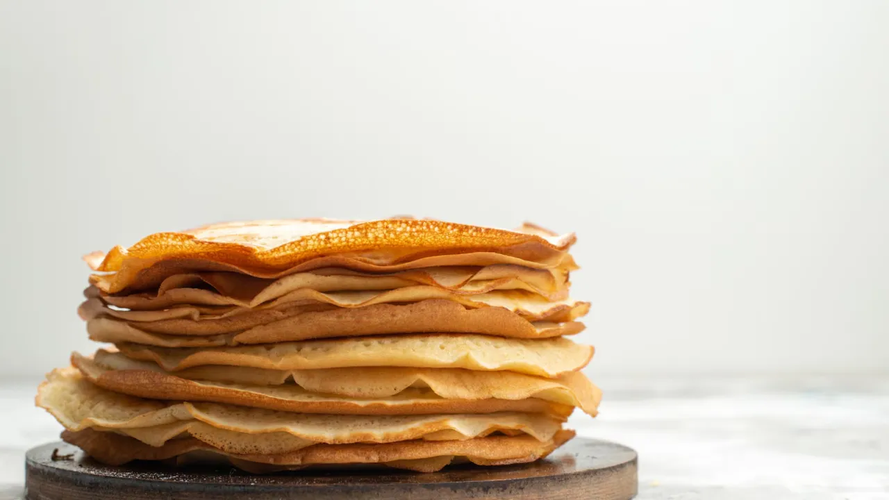 Найніжніші шоколадні млинці з какао: такі смачні, що всі просять добавки 