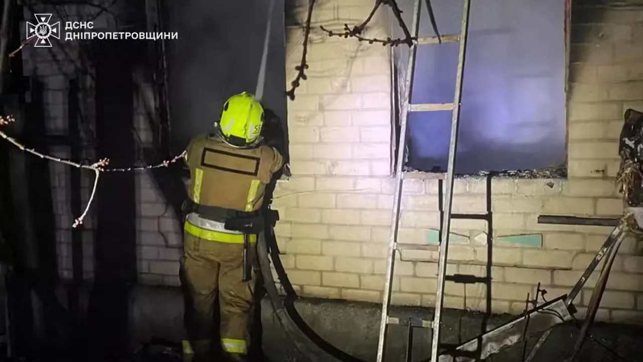 На Дніпропетровщині згорів будинок: загинули два чоловіка 