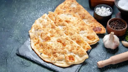 Хрусткі соковиті чебуреки на окропі: ідеальний рецепт - фото