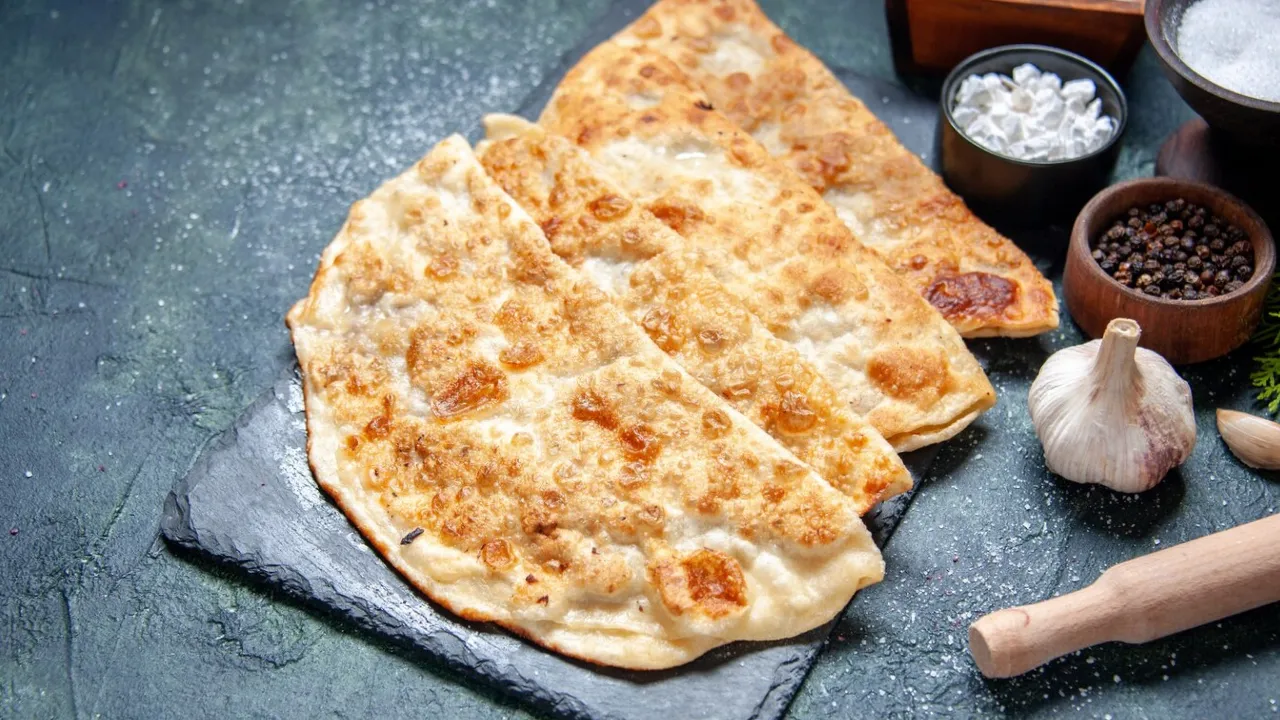 Хрусткі соковиті чебуреки на окропі: ідеальний рецепт 