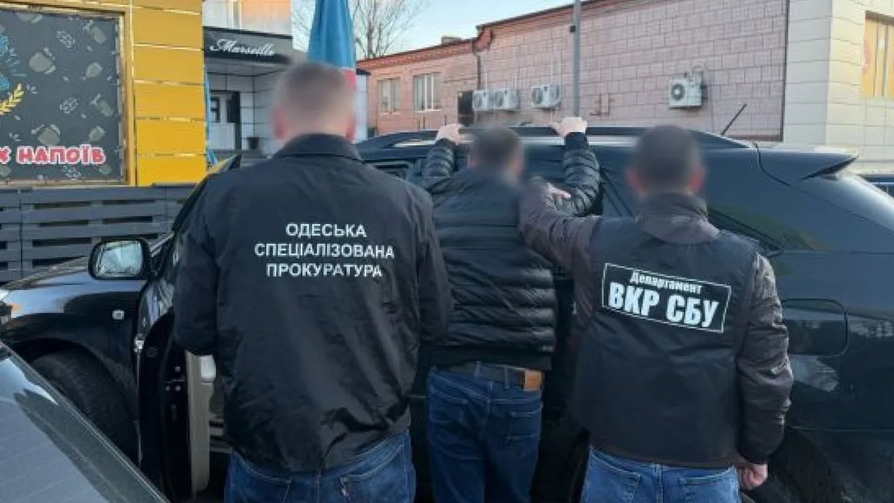 Списання у запас за 5000 доларів: на Одещині затримали заступника голови лікарсько-консультативної комісії 