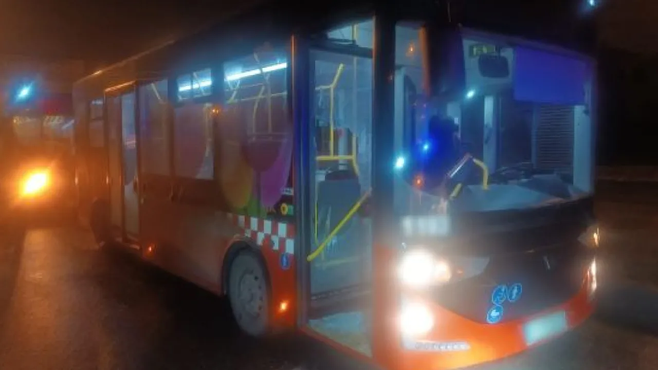 У Харкові невідомі обстріляли автобуси 