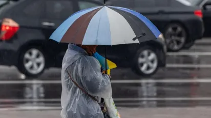 В Україну йдуть дощі та різке похолодання: прогноз синоптика - фото