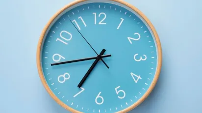 Завтра українці перейдуть на літній час: у скільки потрібно перевести годинники - фото