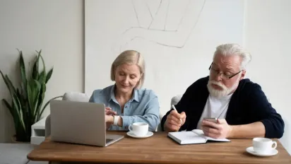 Працюючим пенсіонерам перерахують пенсійні виплати: кому треба буде писати заяву та коли чекати надбавки - фото