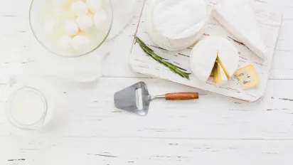 Ніжний і без зайвих добавок: як приготувати домашній вершковий сир - фото