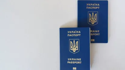 Чоловікам за кордоном відтепер простіше оформити український паспорт - фото