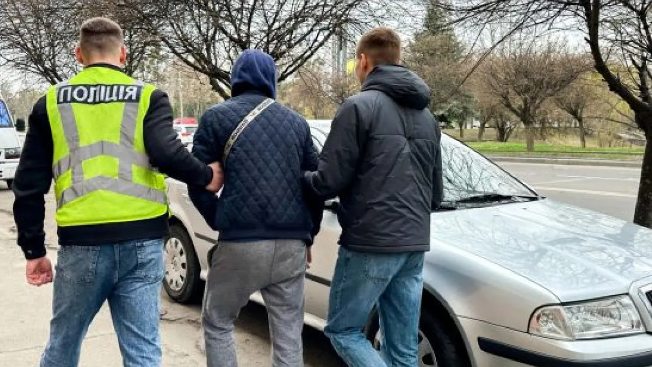 На Рівненщині чоловіка пограбували прямо на вулиці 