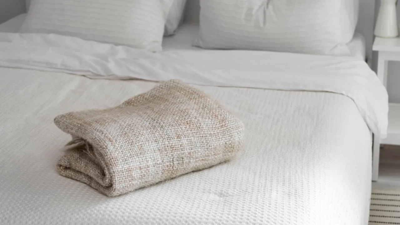 Як позбутися складок на простирадлах швидко і легко: поради господинь 