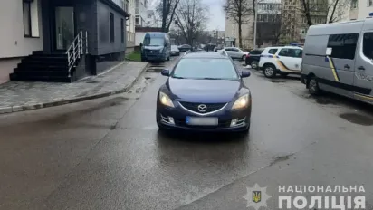 У Луцьку 3-річний хлопчик потрапив під колеса авто - фото