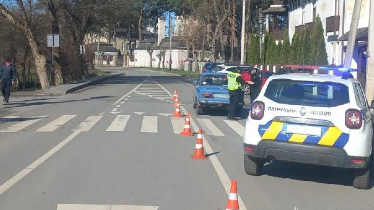 На Львівщині легковик збив жінку з семирічною дочкою 