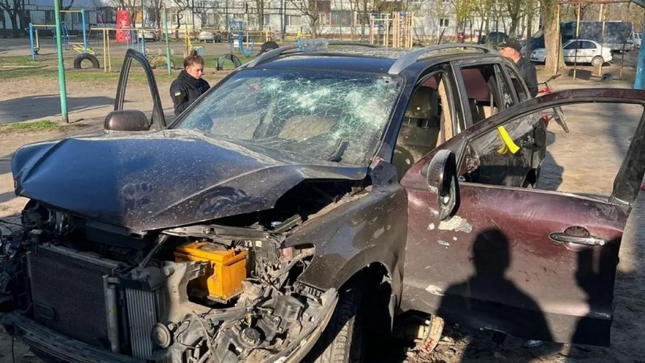 У Дніпрі вибухнуло авто: поранені посадовець і його дружина 