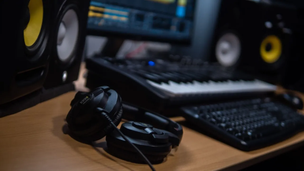 Що потрібно знати про зведення та мастеринг: у чому різниця 