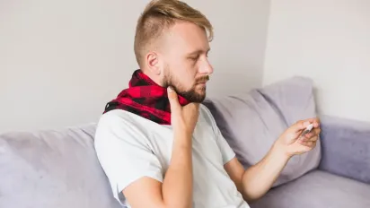 Як зняти біль у горлі при ковтанні: ефективні методи - фото