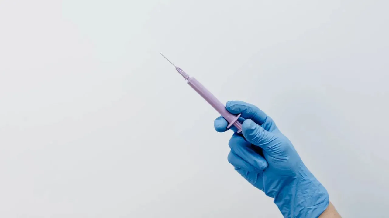 Скільки українців уникають медичних обстежень та відмовляються від вакцинації: нове опитування 