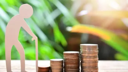 Пенсію зменшать на 2000 грн: кому скасують надбавки до виплат - фото