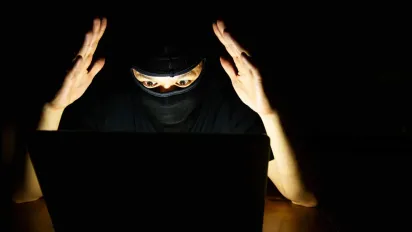 Обережно: нова шахрайська схема з небезпечними SMS в Україні - фото