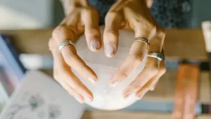 Астрологиня назвала три знаки Зодіаку, яким буде найважче в період Рожевої повні - фото