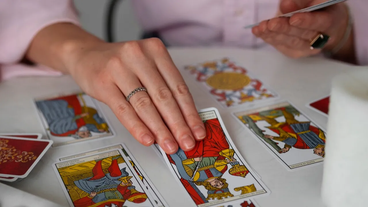 Гороскоп на 11 квітня 2025 року за картами Таро для всіх знаків Зодіаку 