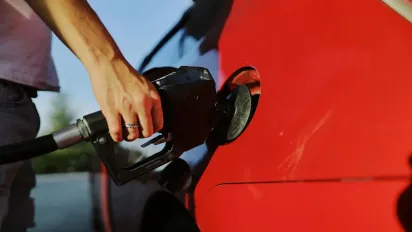 Зниження цін на пальне в Україні: прогноз експерта - фото