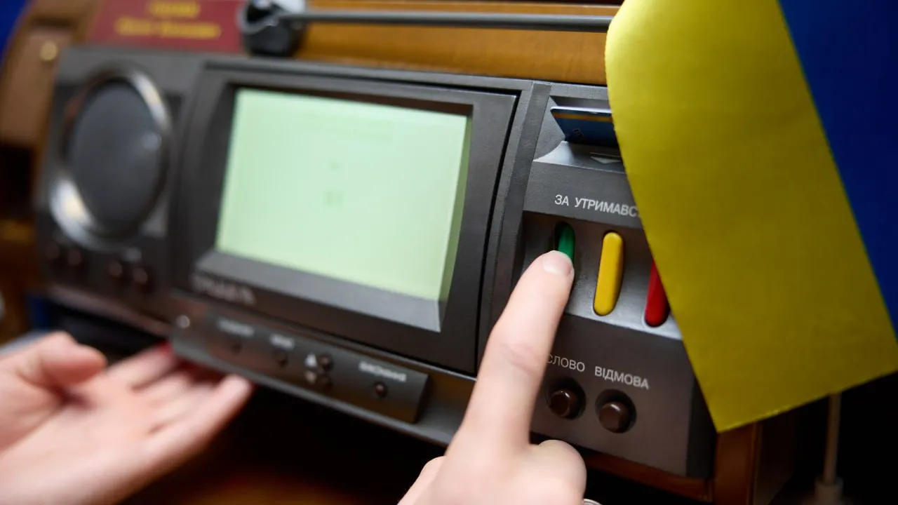 В Україні кардинально зменшать кількість депутатів: Голова ВР пояснив причину 