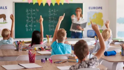 ​В Україні школярі отримуватимуть "гроші" за успішне навчання​ - фото