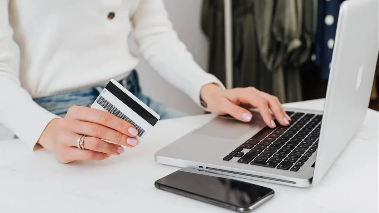 За які грошові перекази українцям не потрібно платити податки 