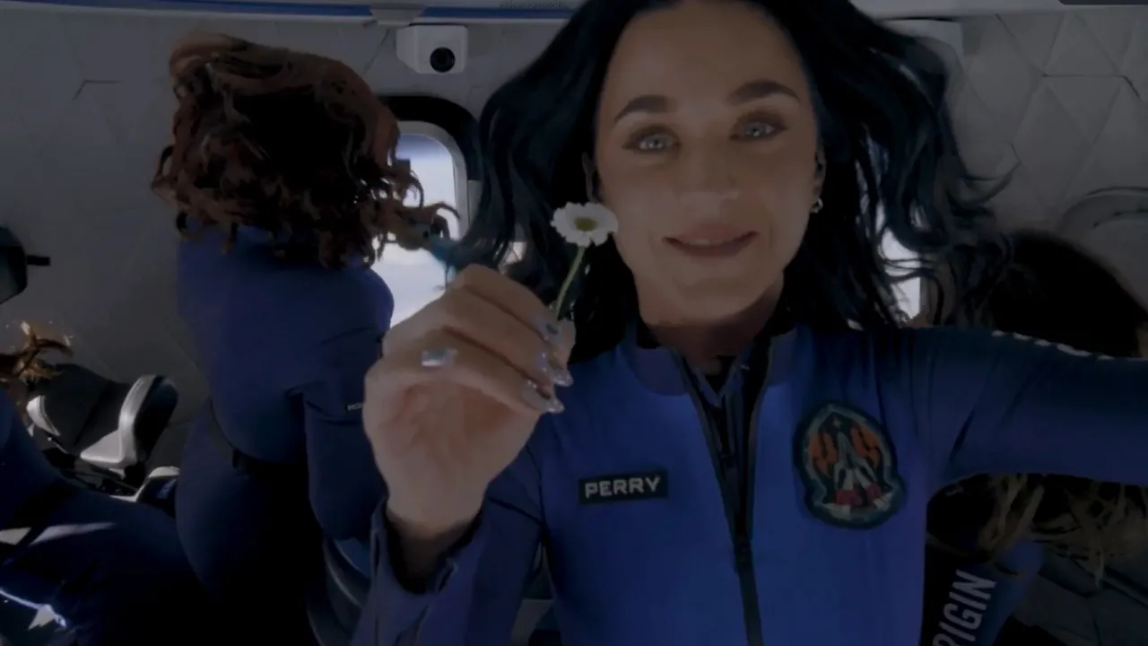 Співачка Кеті Пері полетіла на екскурсію в космос (ВІДЕО) 