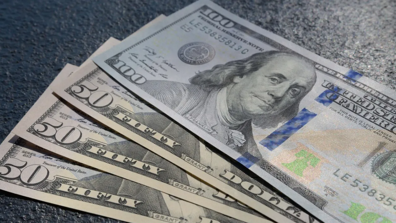 Ці долари не вдасться здати в обмінники та банки: за що доведеться платити комісію 
