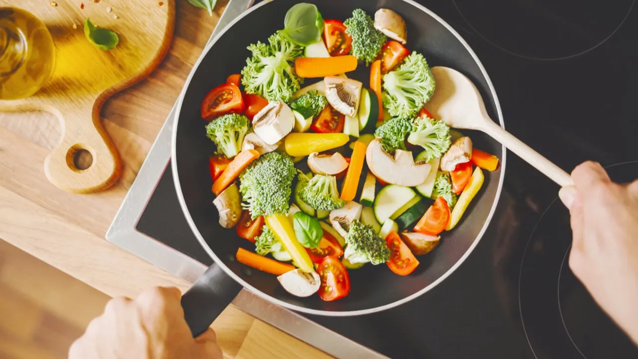 Три овочі, які можуть стати небезпечними після смаження: що варто знати 