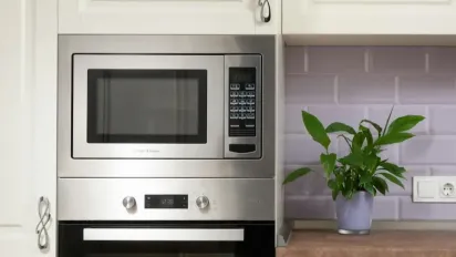 Як легко почистити мікрохвильовку без хімії: ці способи точно працюють - фото