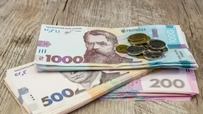 Українцям масово підсовують фальшиві гривні: які купюри підробляють найчастіше? - фото